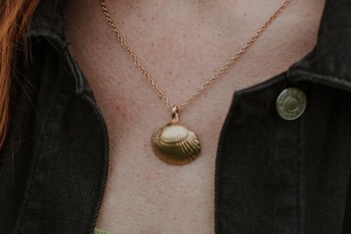 Large gold cockle shell pendant
